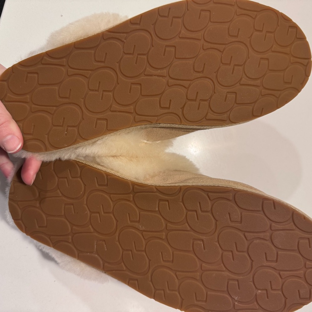 Women’s Ugg slippers - size 9 - Picture 3 of 6